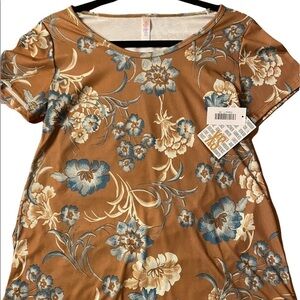 NWT LULAROE CLASSIC T.
